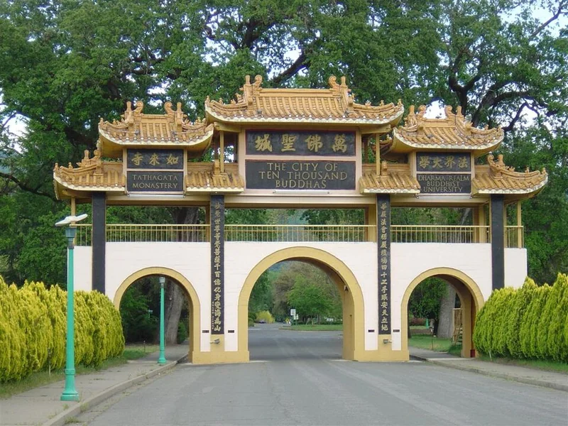 City of Ten Thousand Buddhas (Buddhist Monastery)