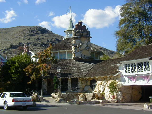 Madonna Inn (Wildly Themed Rooms Hotel)