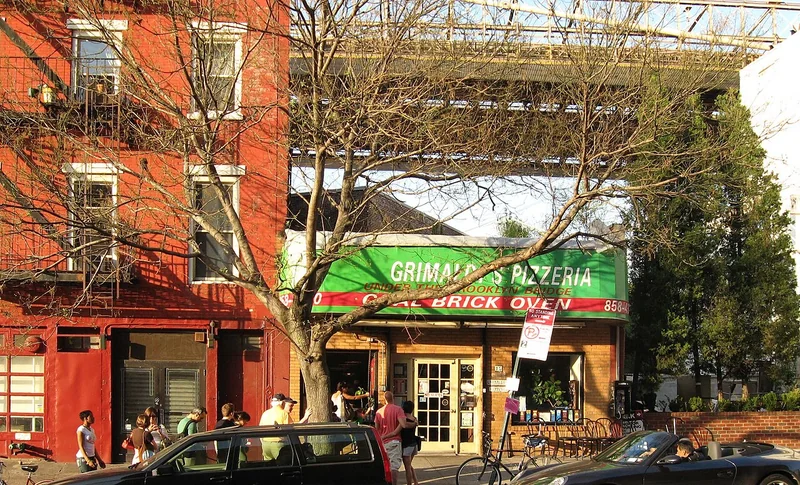 Grimaldi's Pizzeria (Under the Brooklyn Bridge)
