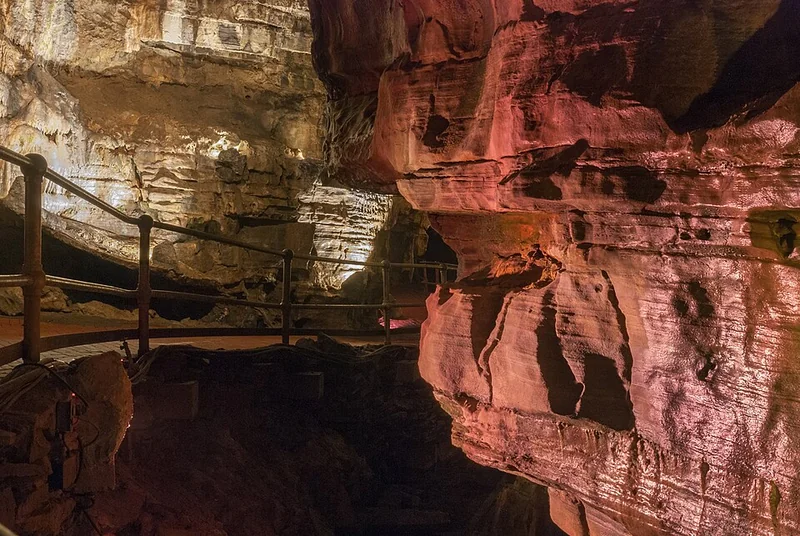 Howe Caverns