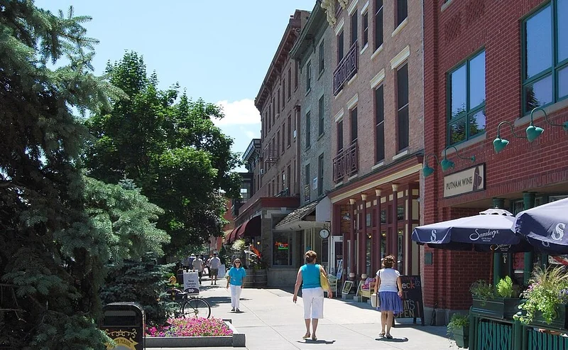 Saratoga Springs (Spa, Racing & Arts)
