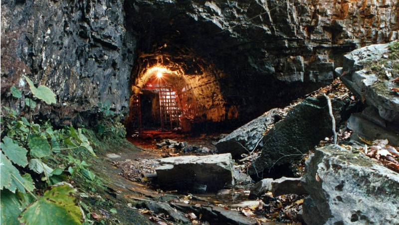 Bell Witch Cave (Adams)
