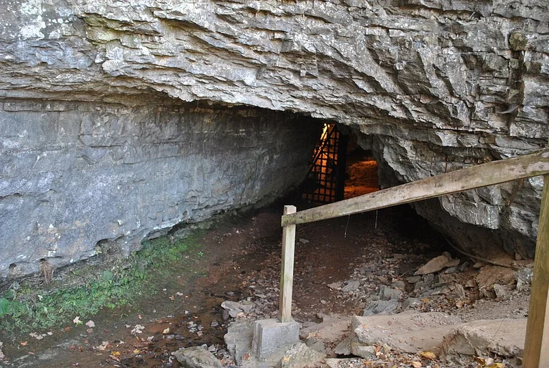 Bell Witch Cave (Adams)