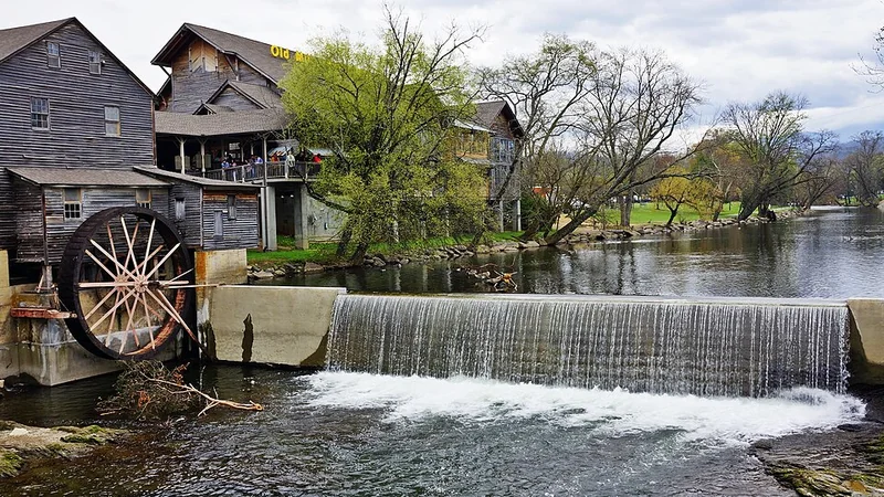 Dollywood & Pigeon Forge (Dolly Parton's Christmas on the Square, 2020)