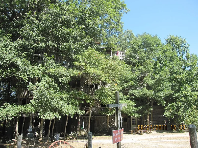 World's Largest Treehouse (Crossville)