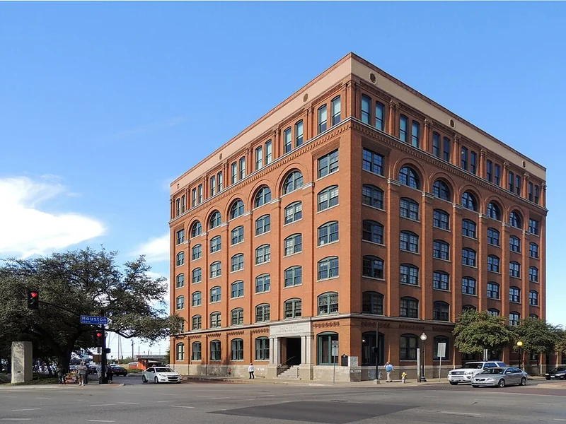 Dealey Plaza and the Sixth Floor Museum